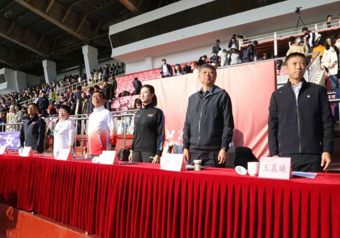 拿到女单冠, 个世界冠军, 日前 拿到女单冠, 个世界冠军, 日前