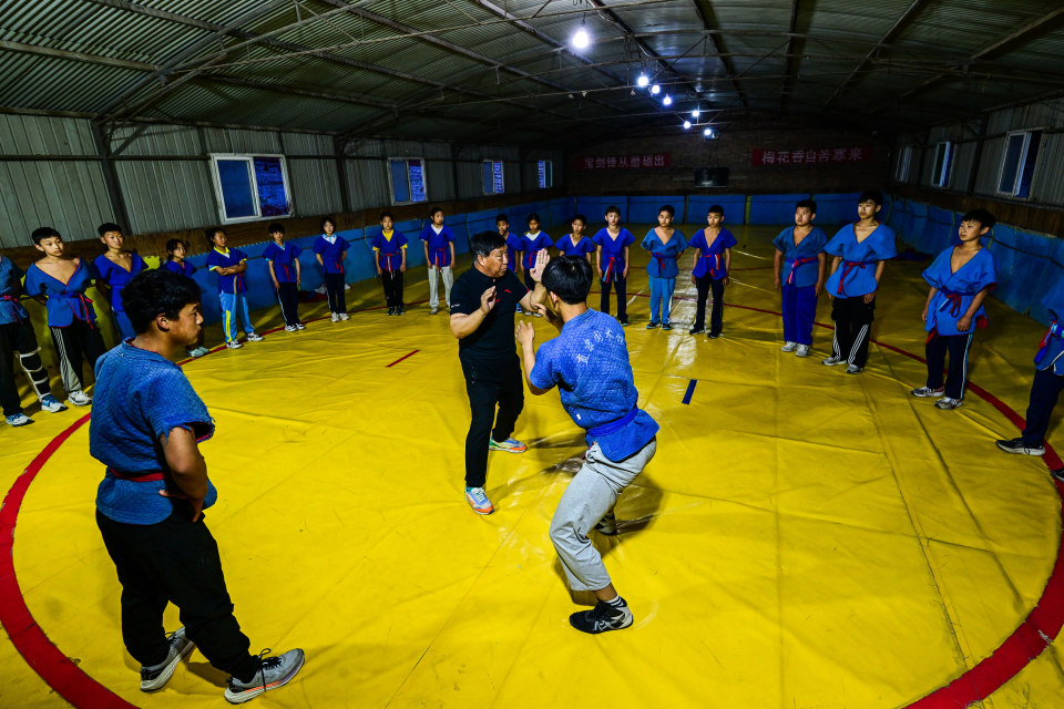 二十几个孩, 元购置石锁 二十几个孩, 元购置石锁